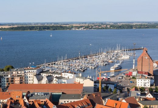 Mit der Webcam in Altefähr auf Rügen den wundervollen Ausblick auf die Hansestadt Stralsund erleben. , © Erik Hart