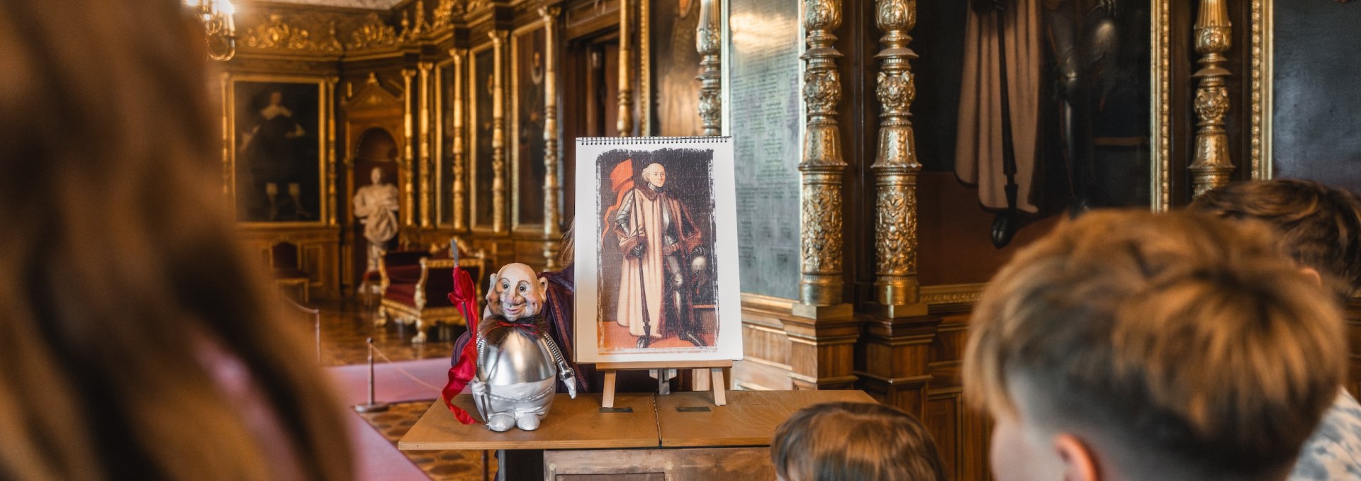 Was hat es mit dem Gemälde auf sich? All dass erfahrt ihr von den Puppen von Cornelia Unrauh., © TMV/Gross