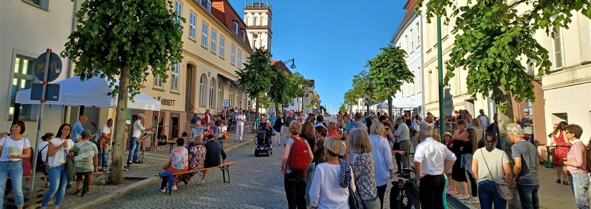 Straßenmusik in der Schloßstraße, © Stadt Neustrelitz