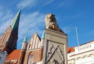 Das Löwendenkmal erinnert an den Stadtgründer Heinrich den Löwen., © Gabriele Skorupski