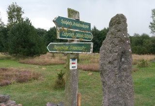 Im Findlingsgarten gibt es auch eine Haltestelle der Schmalspurbahn, © Angelika Michaelis