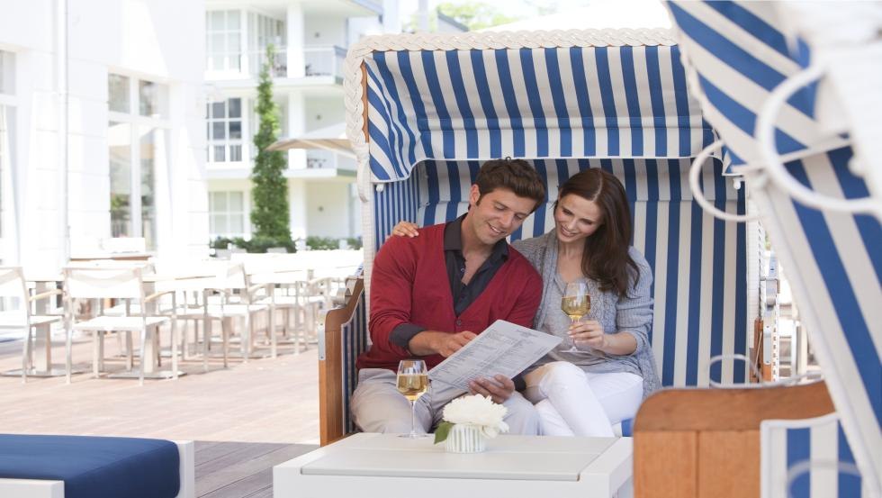 Paar auf der Terrasse des Promenadenbistros  Waterfront, © Steigenberger Heringsdorf