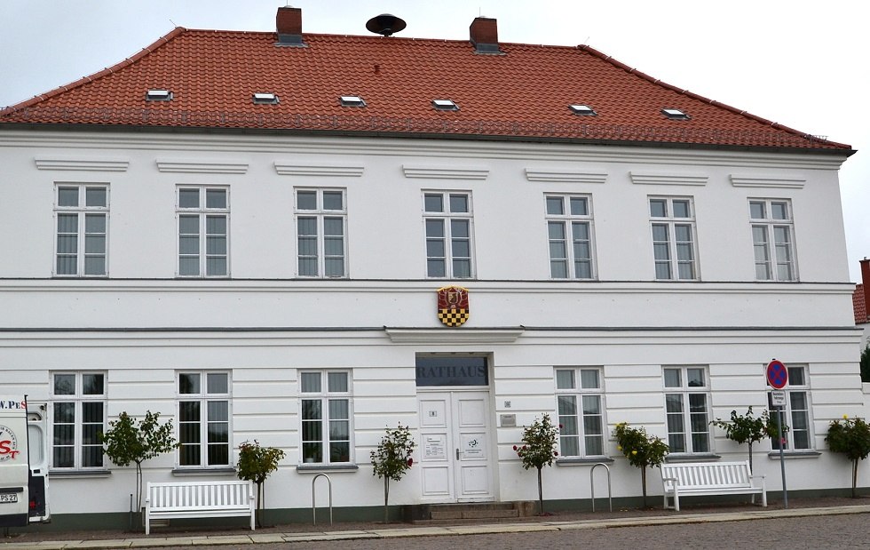 Rathaus Putbus, © Tourismuszentrale Rügen