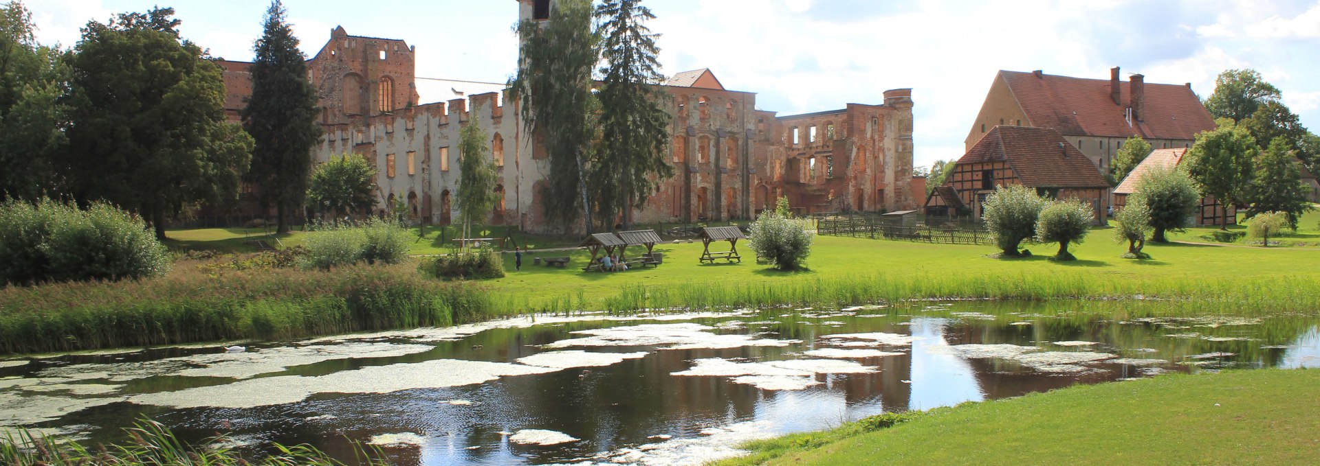 Poggenteich in der Kloster- und Schlossanlage, © Stadt Dargun