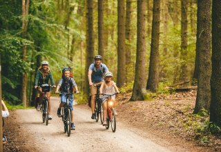 Mit dem Fahrrad auf Familienausflug, © TMV/Roth