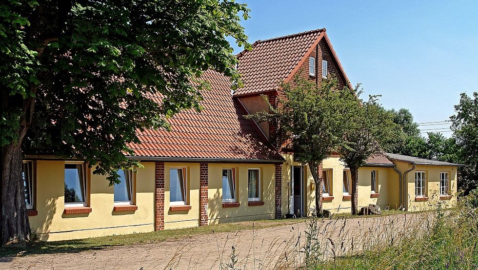 Das Jugendgästehaus Neusehland liegt in dörflicher Idylle ..., © Alte Schule e.V.