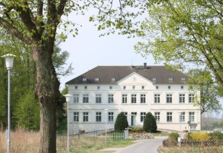 Blick von der Zufahrtsstraße auf das Herrenhaus, © Klaus-Dieter Bartsch