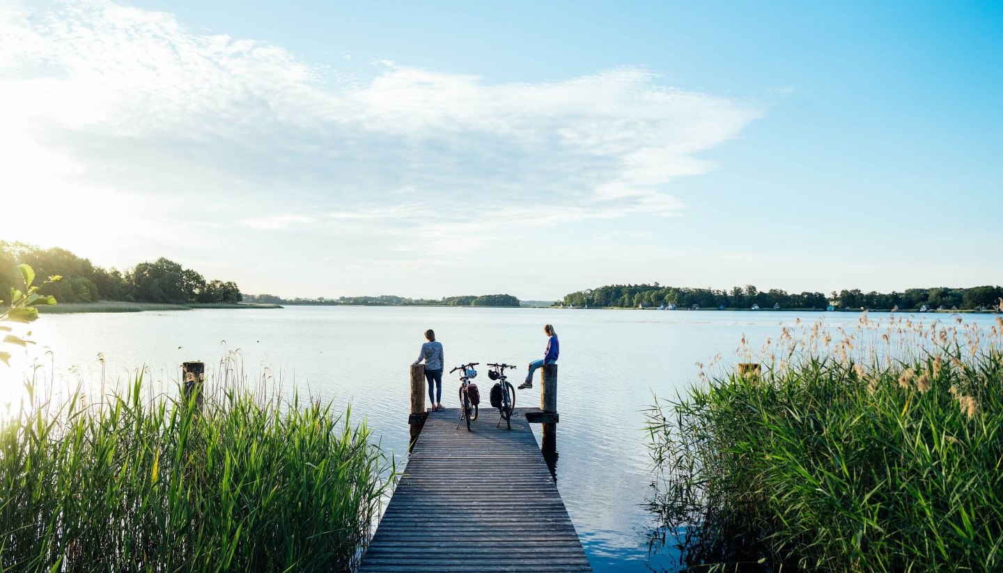 Auf den Radrundwegen in Mecklenburg-Vorpommern gibt es zahlreiche Seen zum Entspannen, © TMV/Gänsicke