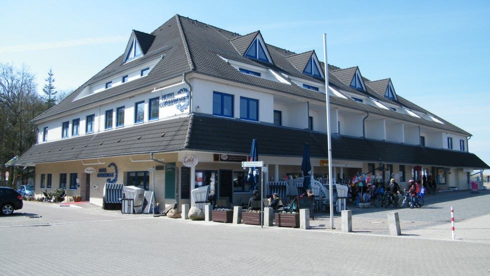 Das Strandhotel Ostseewoge, direkt an der Promenade Graal-Müritz, © Strandhotel Ostseewoge