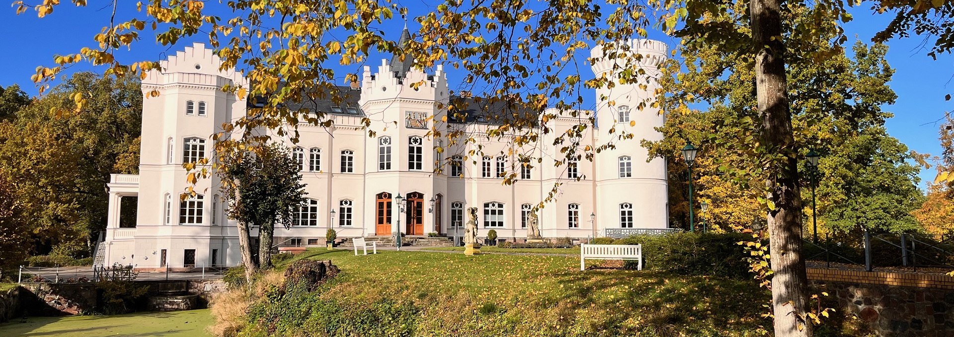 Schloss Schlemmin Frontansicht Herbst, © Schloss Schlemmin