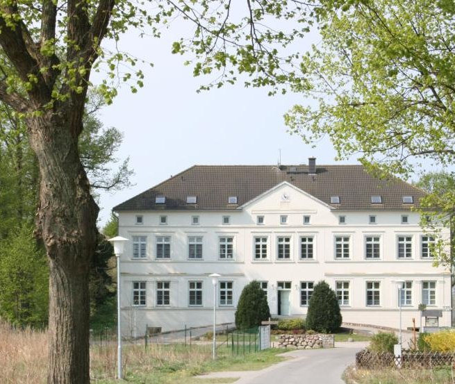 Blick von der Zufahrtsstraße auf das Herrenhaus, © Klaus-Dieter Bartsch