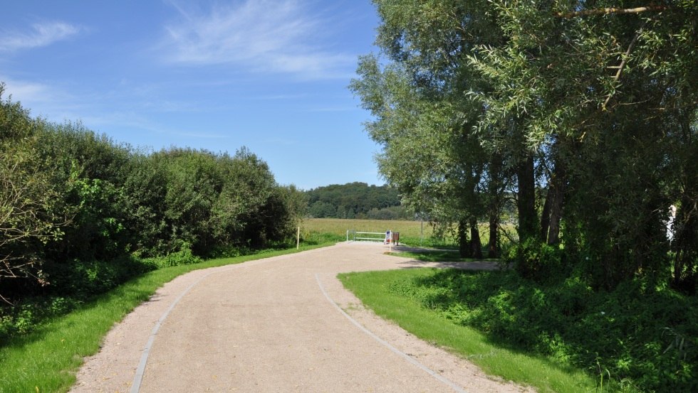 Zwei Parkplätze direkt am Angelplatz sorgen für eine barrierefreie Erreichbarkeit, © TMV