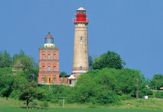 Die Leuchttürme am Kap Arkona auf der Insel Rügen im Sonnenschein, © TMV/Messerschmidt