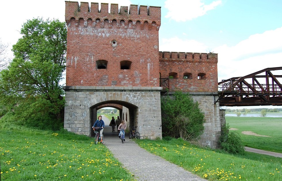 Heute führt ein Rad- und Wanderweg direkt an der Brücke vorbei., © Gabriele Skorupski