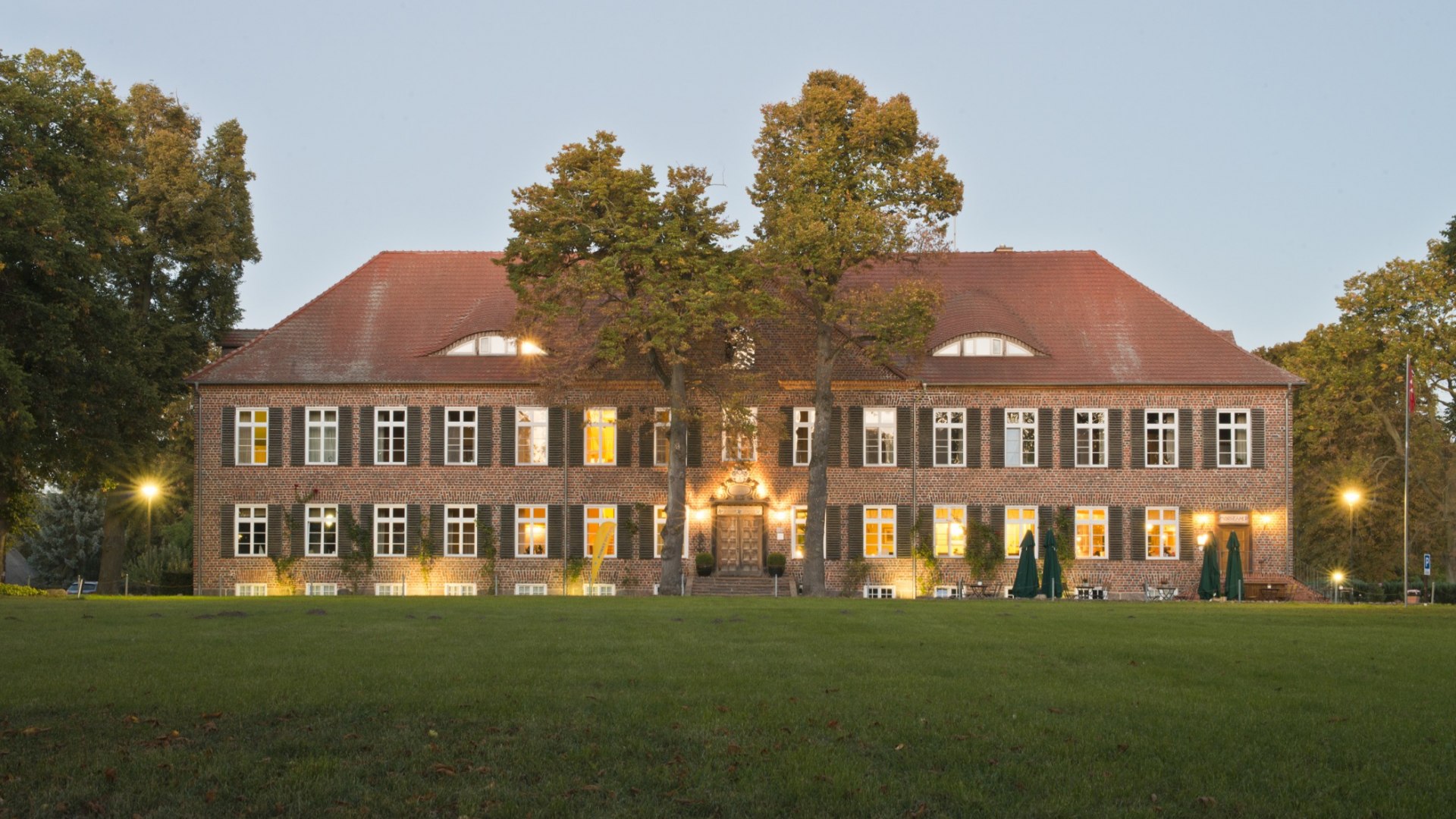 Das Romantik Hotel Gutshaus Ludorf – ein historisches Herrenhaus inmitten malerischer Natur, ideal für eine erholsame Auszeit und besondere Wohlfühlmomente.