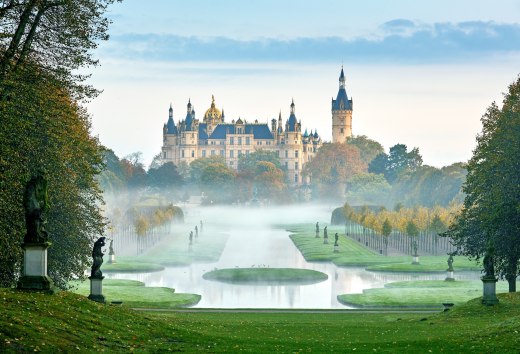 Schweriner Schlossgarten bei Nebel, © TMV/Allrich