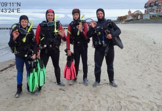 Tauchschüler zum Schnuppertauchen am Ostseestrand von Kühlungsborn, © Tauchbasis Baltic