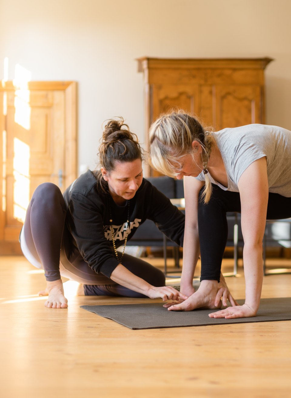 Yoga Stunde für Reiterin im Gutshaus Ehmkendorf im Urlaub., © TMV/Gross