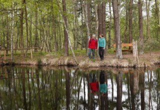 Wanderer am Moorsee im Großen Ribnitzer Moor, © TMV/outdoor-visions.com