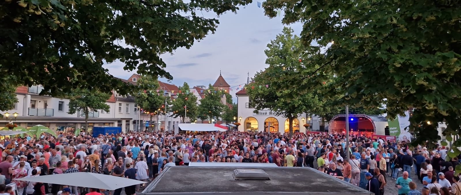 stadtfest-2022-blick-vom-rathaus-auf-den-markt, © Stadt Grevesmühlen