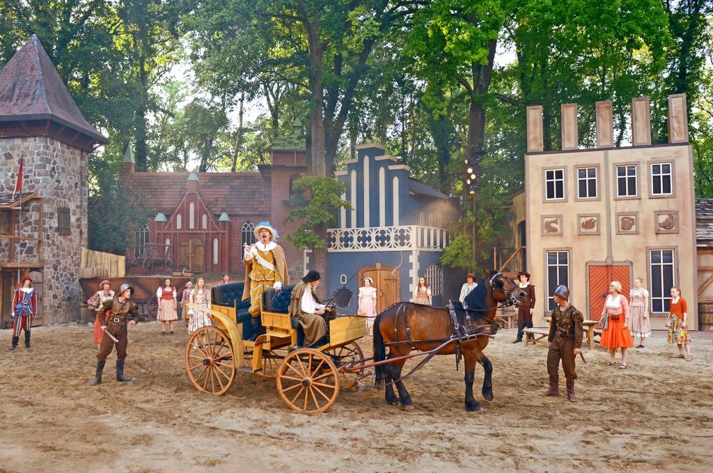 Müritz-Saga Theaterspektakel auf der Freilichtbühne Waren (Müritz), © Müritz-Saga