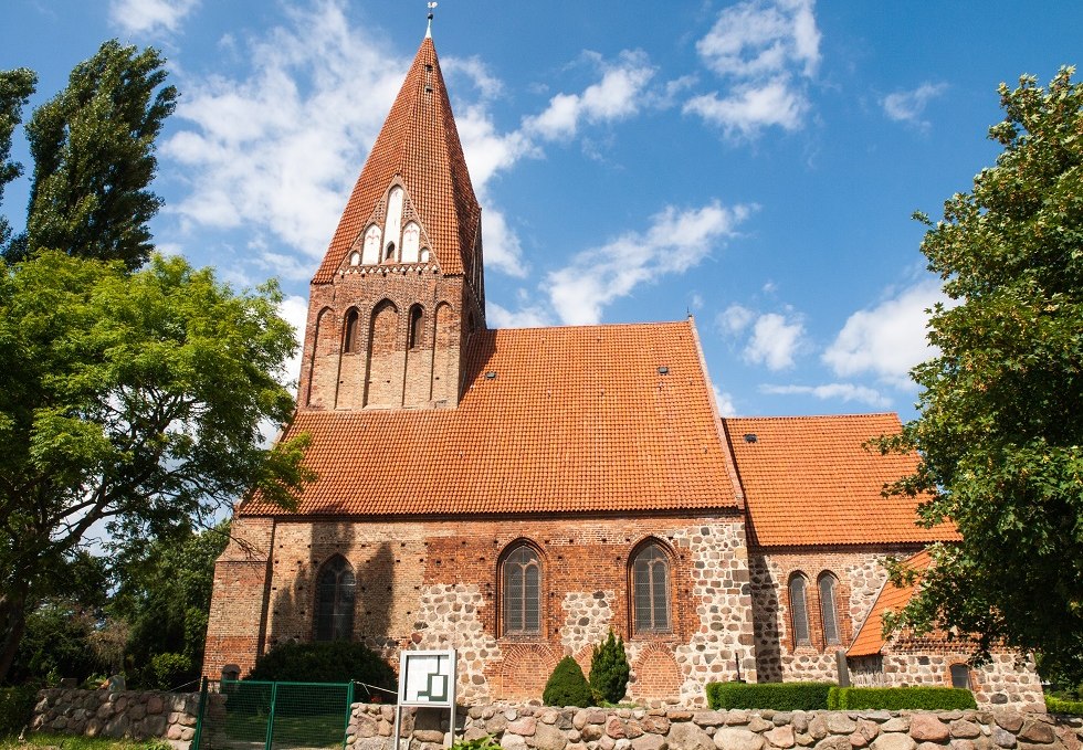 Kirche von der Südseite fotografiert, © Frank Burger