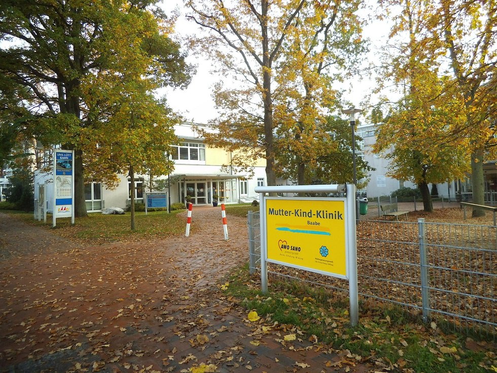 Mutter-Kind-Klinik Baabe - Außenansicht im Herbst -, © Tourismuszentrale Rügen