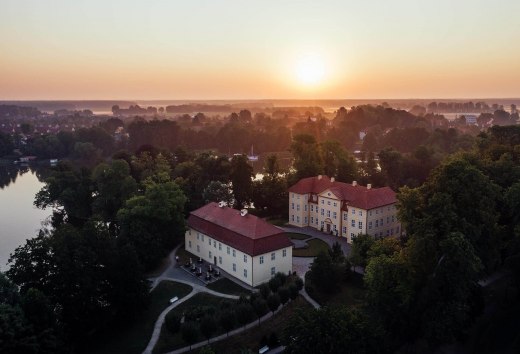 Schloss Mirow bei Sonnenaufgang, © TMV/Gänsike