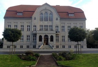 Außenansicht Rathaus Sassnitz, © Tourismuszentrale Rügen