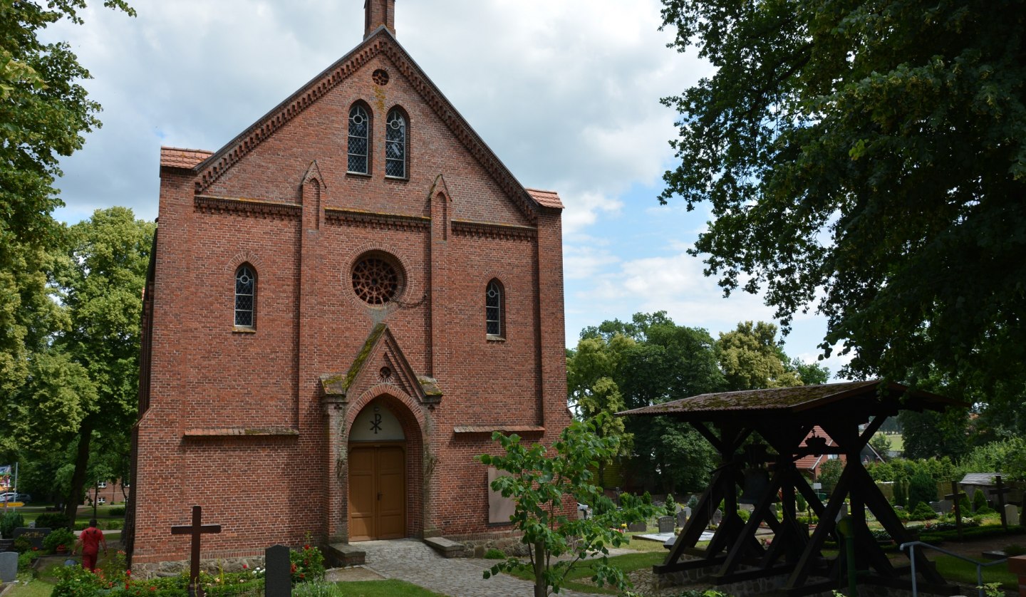 Dorfkirche Plate mit Glockenturm, © Foto: Karl-Georg Haustein