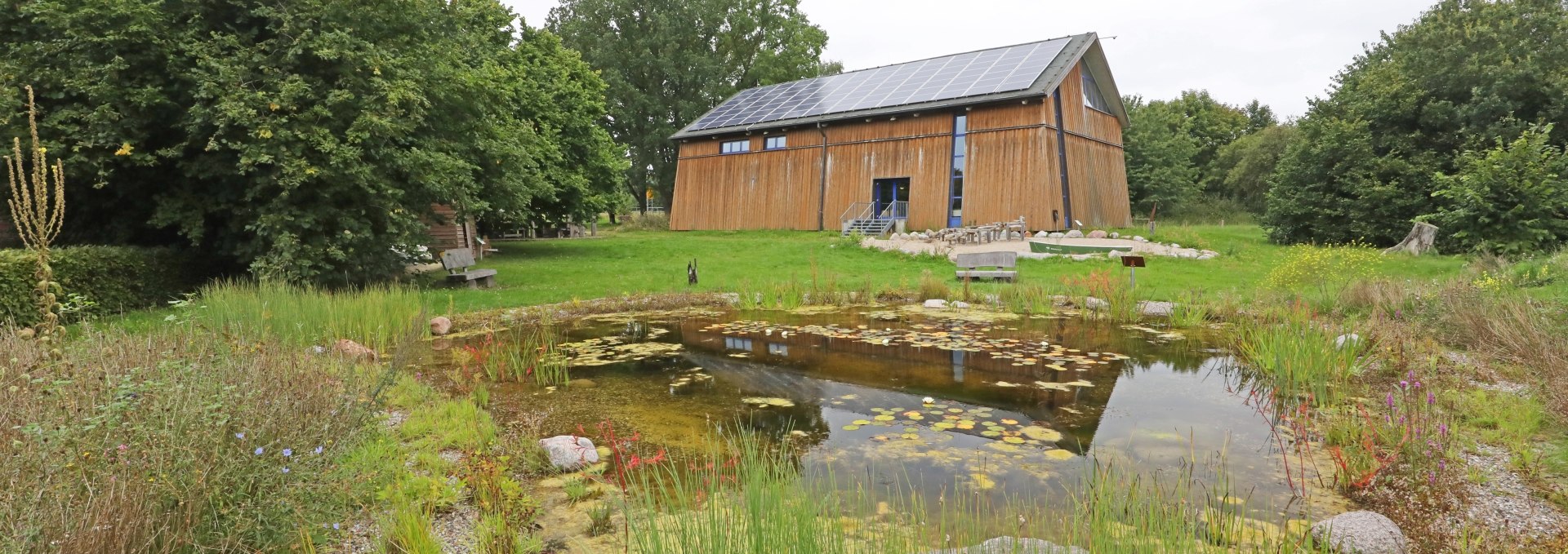 Infozentrum Karower Meiler - Überdacher Sitzbereich, © TMV/Gohlke