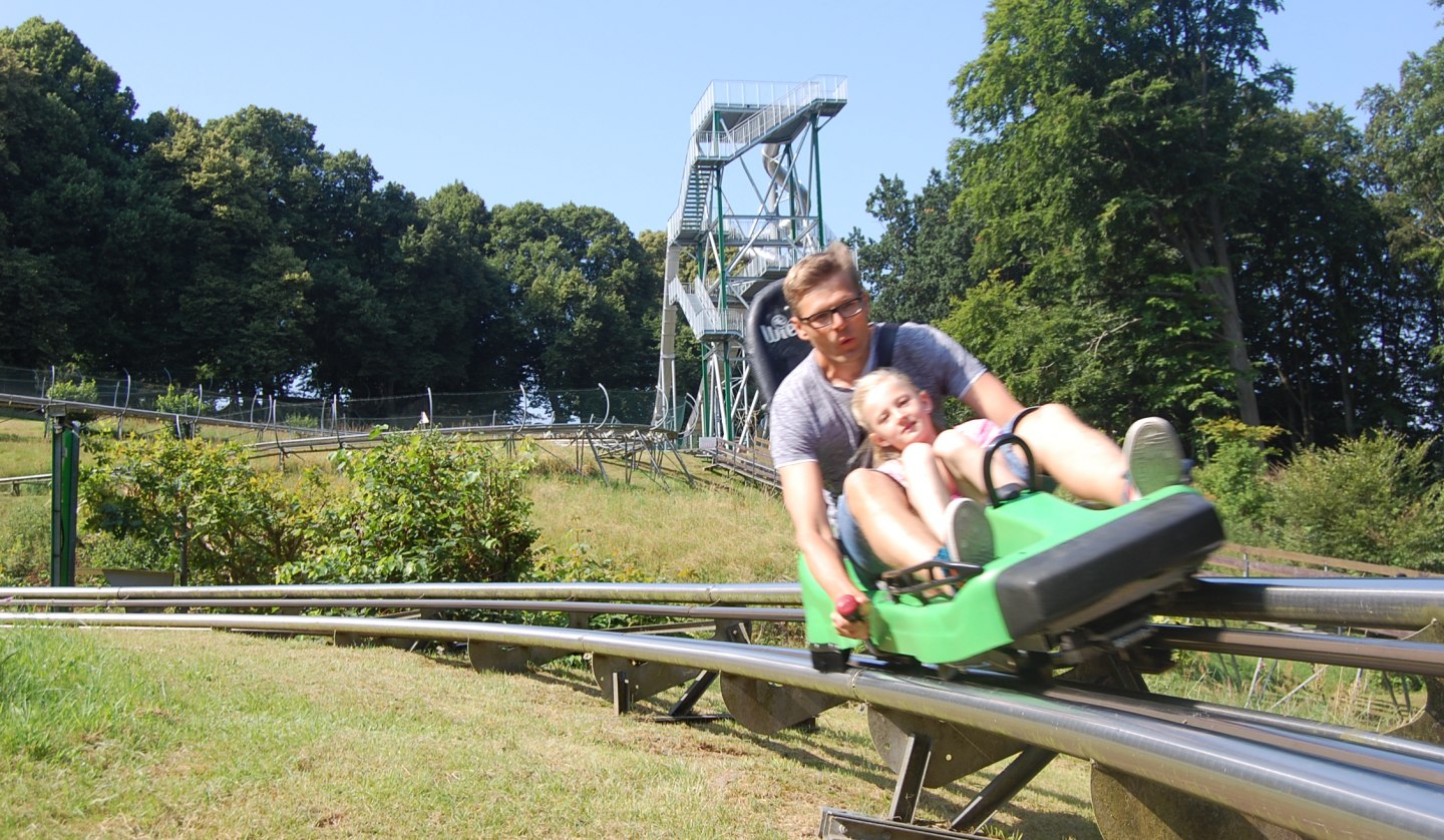 Inselrodelbahn mit Rutschenturm, © Paul Dehn