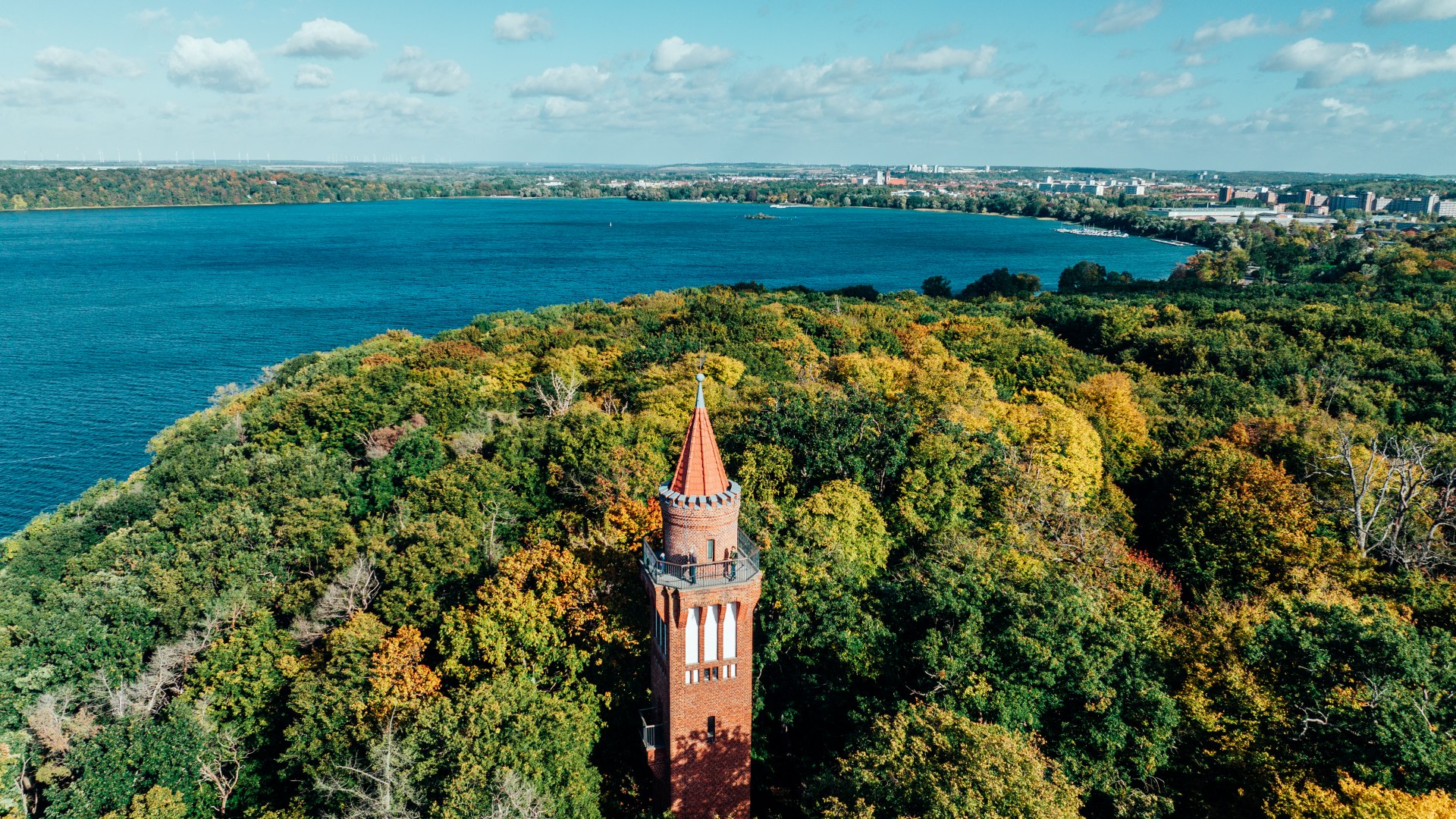 Das weite Panorama vom Aussichtsturm Behmshöhe am Tollensesee, © TMV/Gänsicke