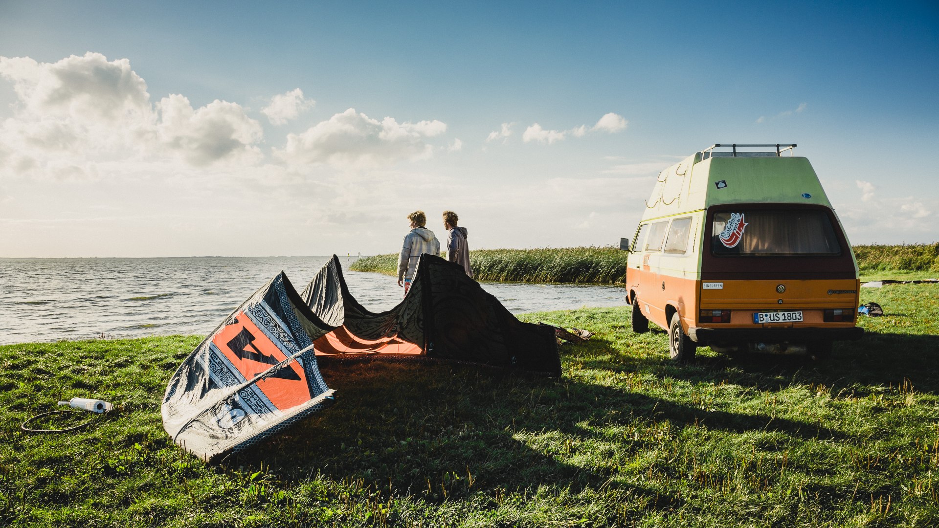 Mit dem Bulli direkt an den Surfspot fahren zum Surfen., © TMV/Roth