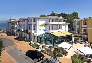 Das AKZENT Waldhotel Göhren auf der Insel Rügen direkt am Strand, © AKZENT Waldhotel Göhren GmbH