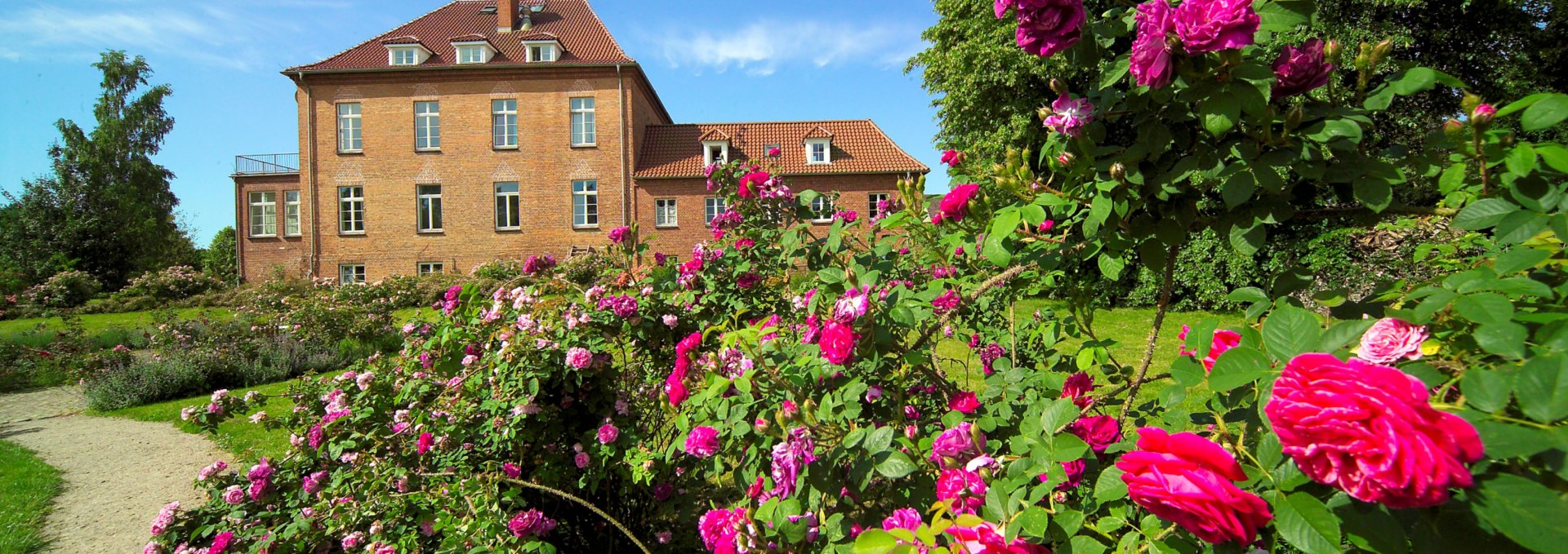 Gottiner Rosenpark mit über 2.000 Rosen in mehr als 200 Sorten, © Gutshaus Gottin