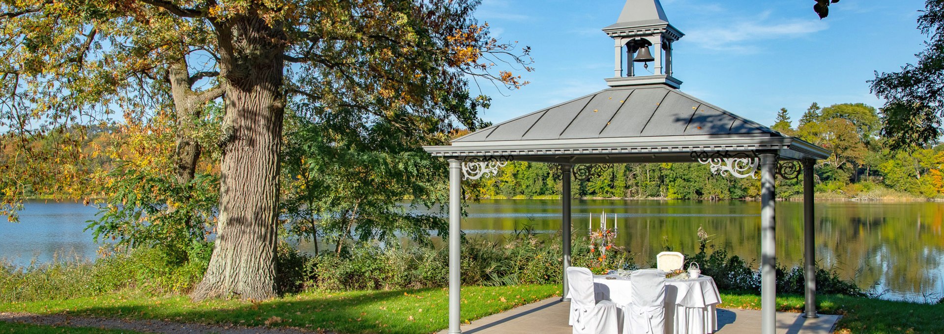 Grandiose Aussicht: Standesamtliche Trauung direkt am Haussee möglich, © Seeschloss Schorssow