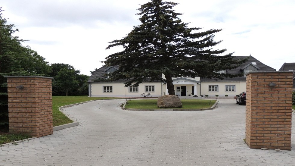 Blick Einfahrt zum Gutshaus, © Kurverwaltung Insel Poel