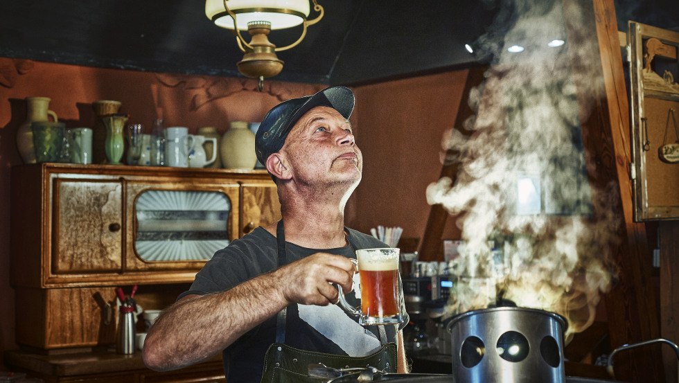 Der Braumeister beim Genuss seiner Arbeit., © TMV/pocha.de