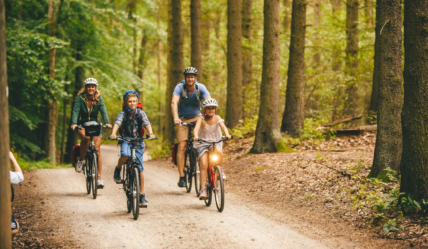 Mit dem Fahrrad auf Familienausflug, © TMV/Roth