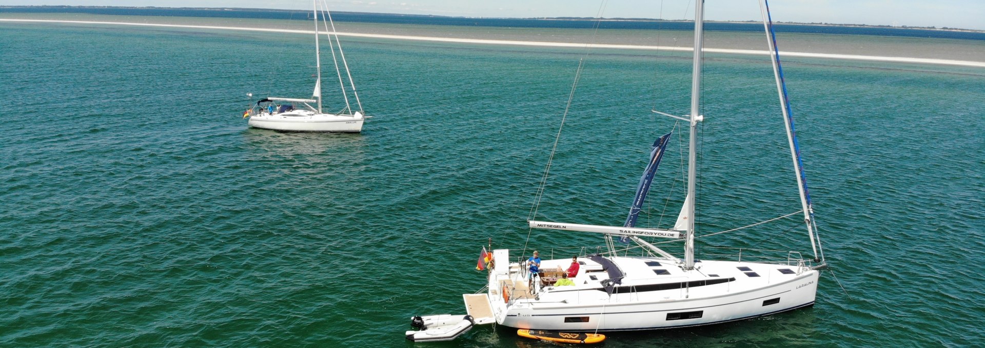 Segeltörn auf der Ostsee mit sailingforyou . Die Segelyacht LARALINA ankert vor der Dänischen Insel Ròdsand, © Jan Möller