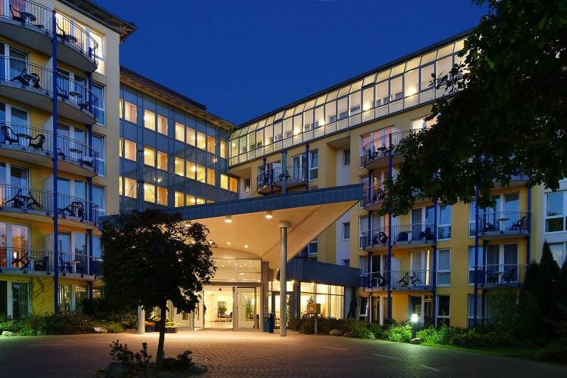 Nächtlich erleuchtet: IFA Rügen Hotel & Ferienpark, © IFA Rügen Hotel & Ferienpark