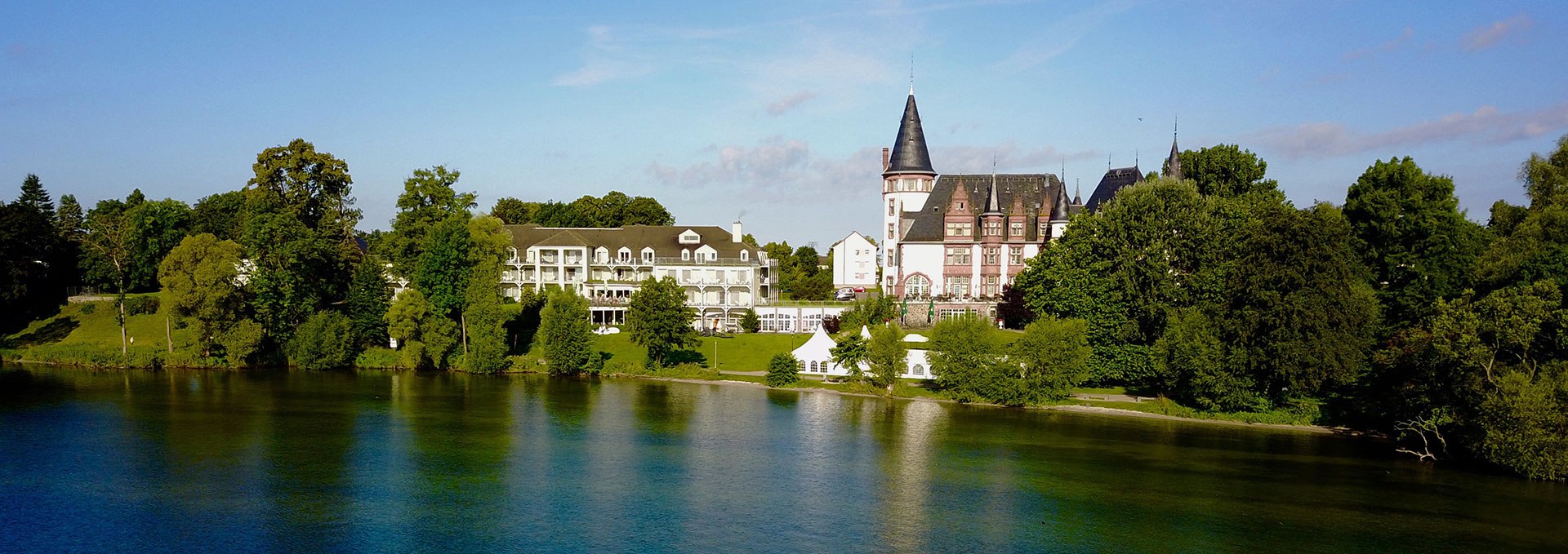 Das Seehotel Schloss Klink liegt direkt an der Müritz, © Seehotel Schloss Klink