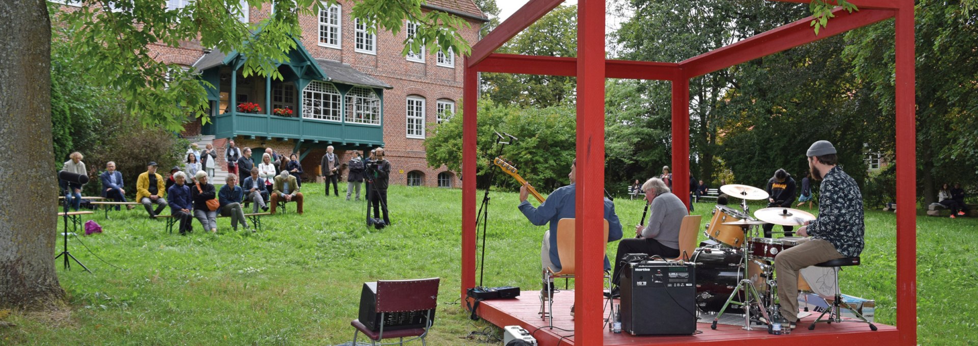 Konzert-Trio im Garten des Künstlerhauses Schloss Plüschow, © Schloss Plüschow