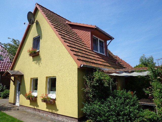 Das gelbe Ferienhaus - im Garten unseres Grundstückes, © Diederichs