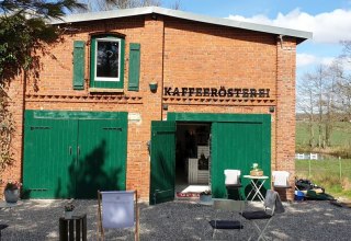 Eingang Hofladen und Kaffeerösterei, © Nadin Rokitta