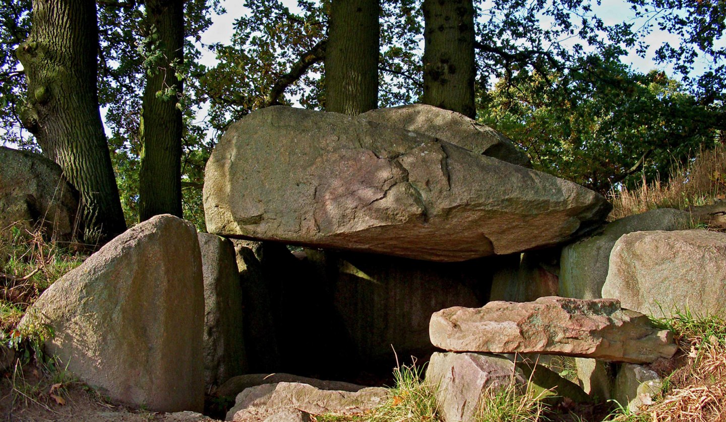 Beeindruckende Megalithgrabnekropole bei Lancken-Granitz, © Archäo Tour Rügen