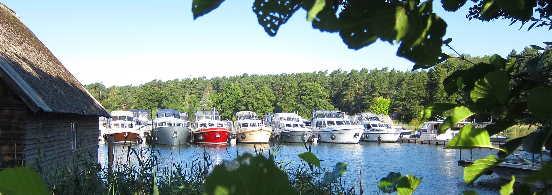 Hausboote von Yachtcharter Schulz im Hafen der Marina Eldenburg, © Yachtcharter Schulz