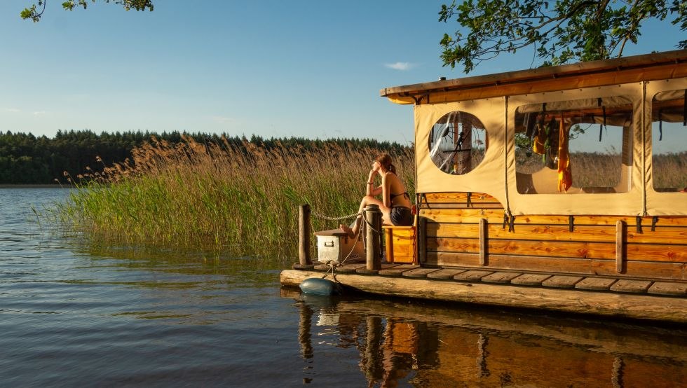 Was gibt es schöneres, als auf dem Floß ein Sonnenbad zu genießen, © TMV/Myroad