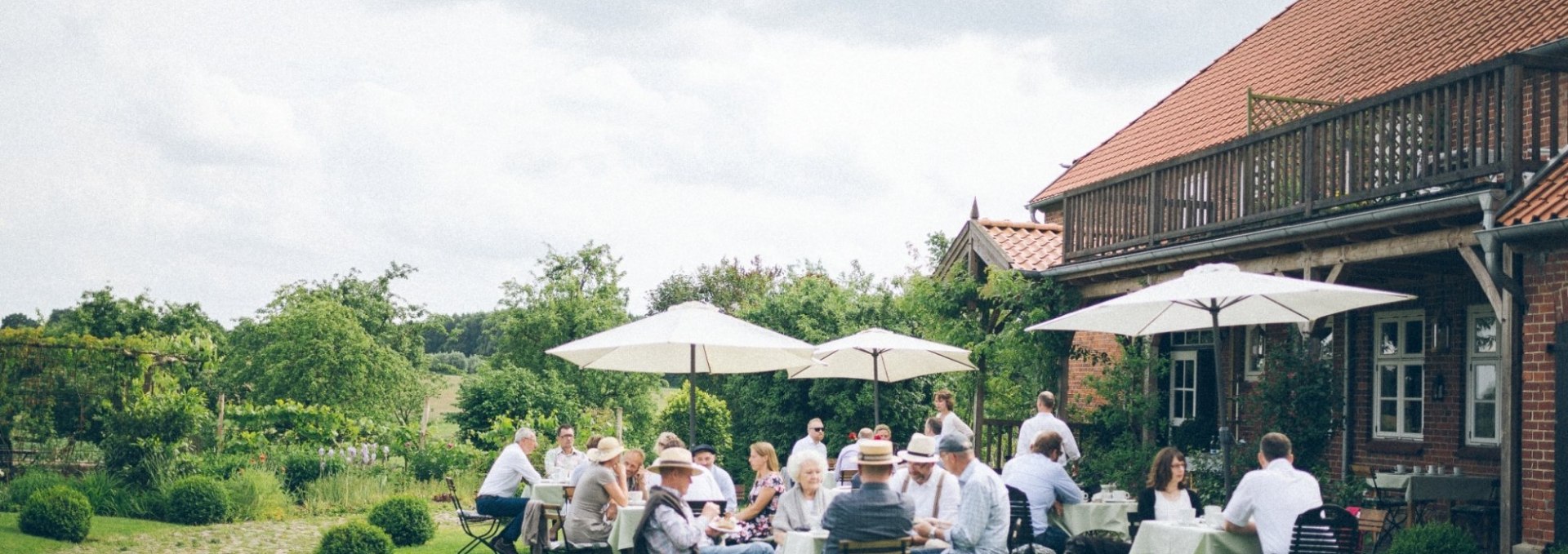 Hausgemachte Torten und Kuchen im Gartencafé Kastanienhof., © © Philipp Eisermann